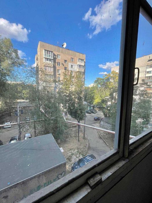 Продам  велику 3к квартиру  пр О.Поля 1/9 низ Кірова