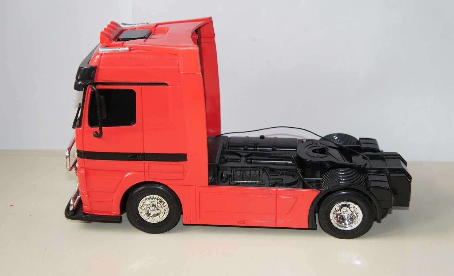 Samochód MERCEDES ACTROS 1/24 radio RC na pilot