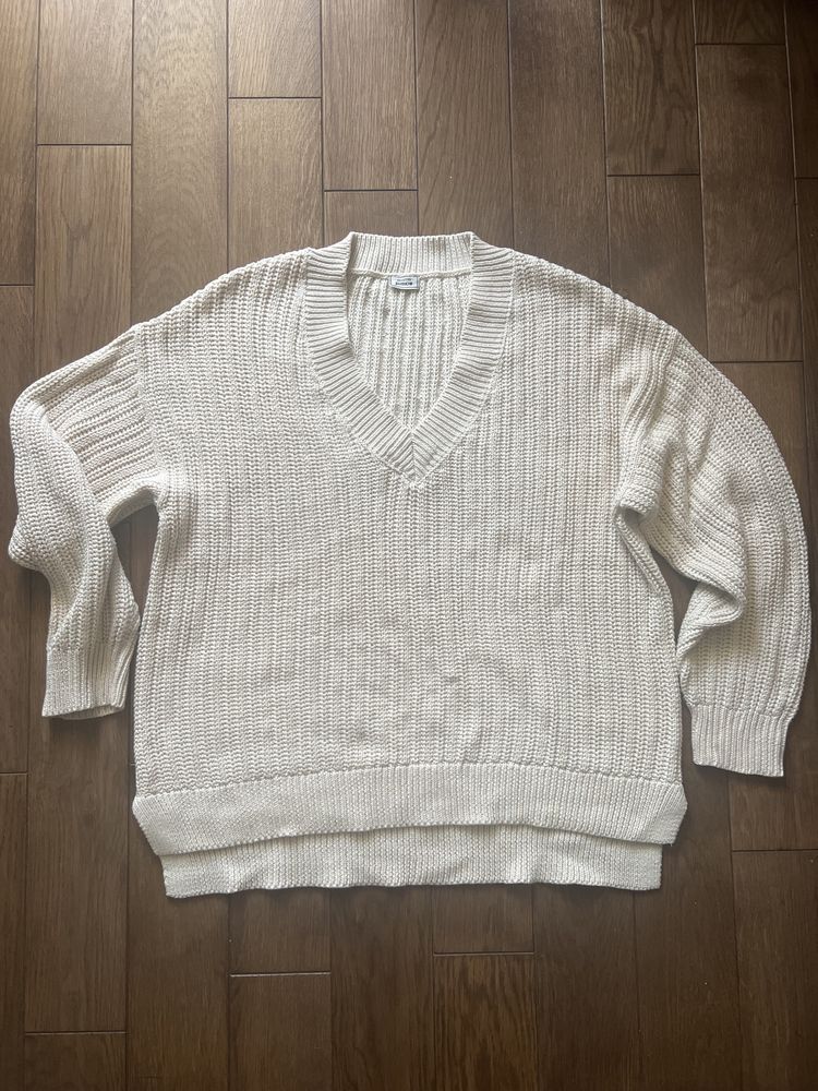 Beżowy sweter w serek Pimkie M nowy