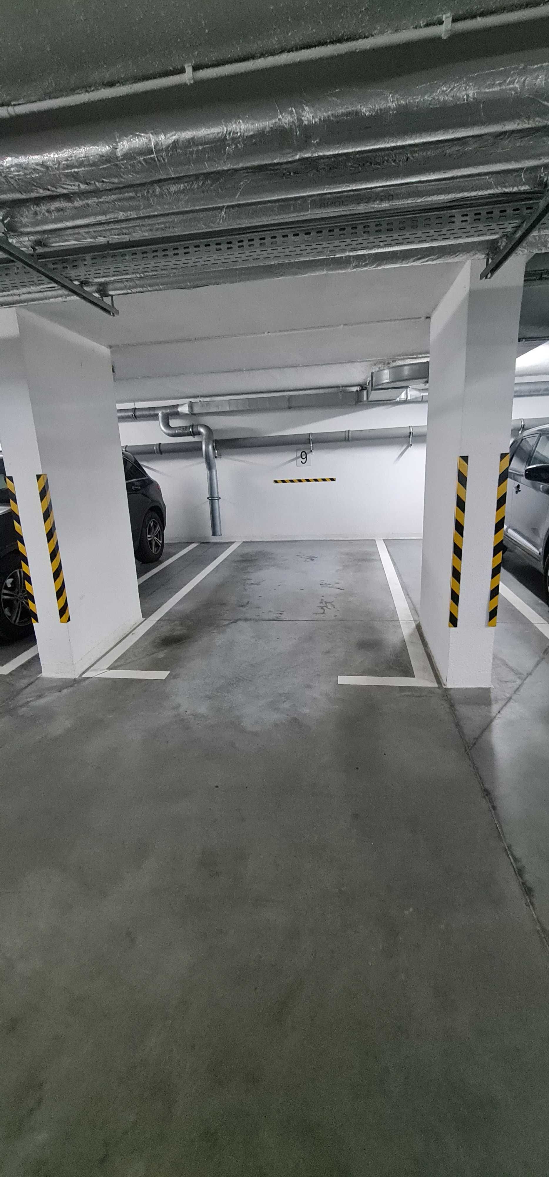 Miejsce w hali garażowej