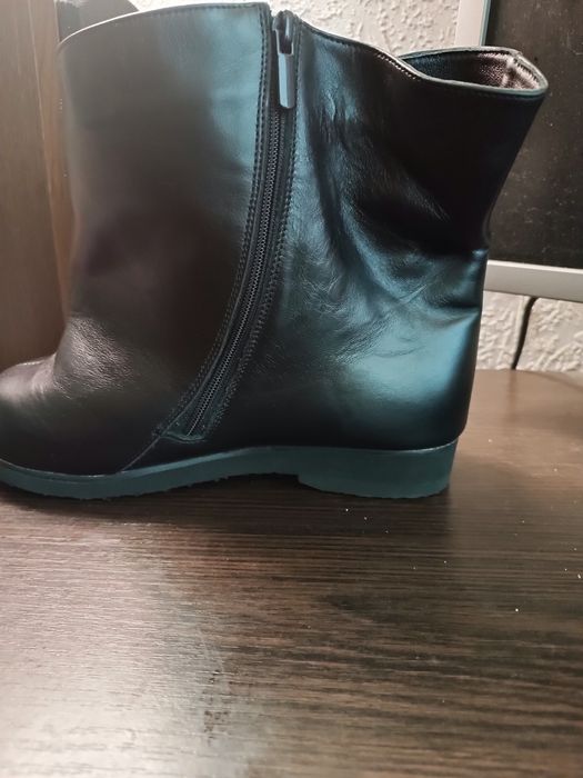 Спеціальне взуття жіноче у кого є " слоновість" лімфостаз