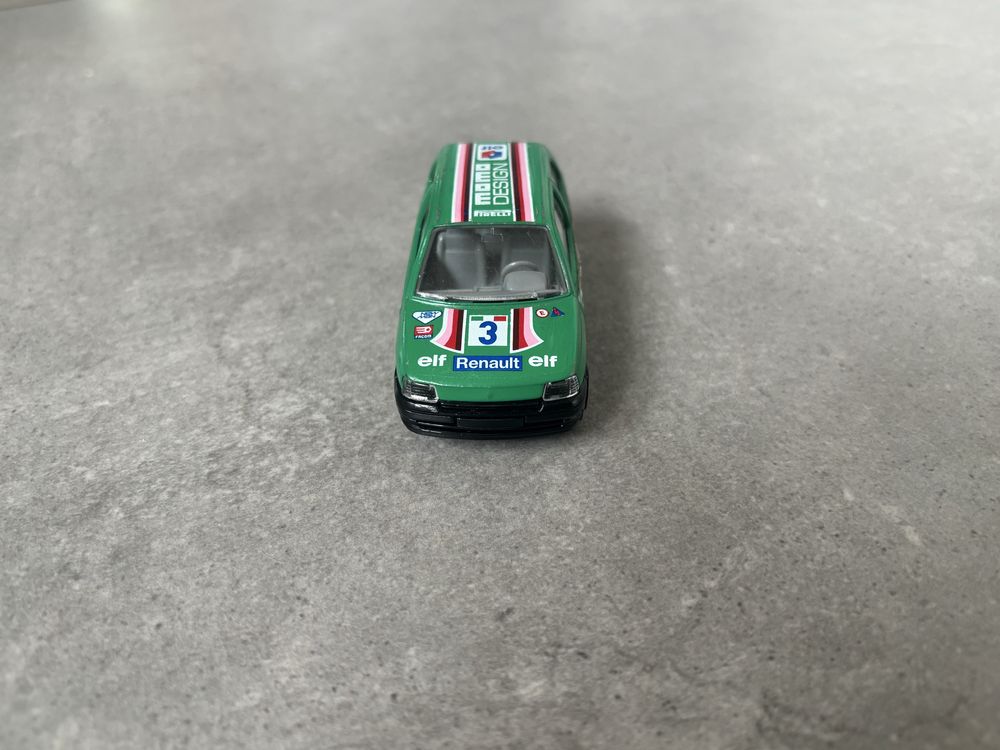 Model Bburago skala 1/43 Renault Clio Elf Pirelli Momo made in Italy