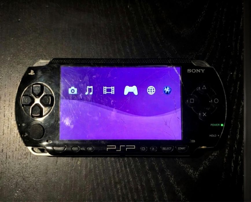 PSP FAT 1000 + Bolsa e camera Sony + 4 Discos de Jogos