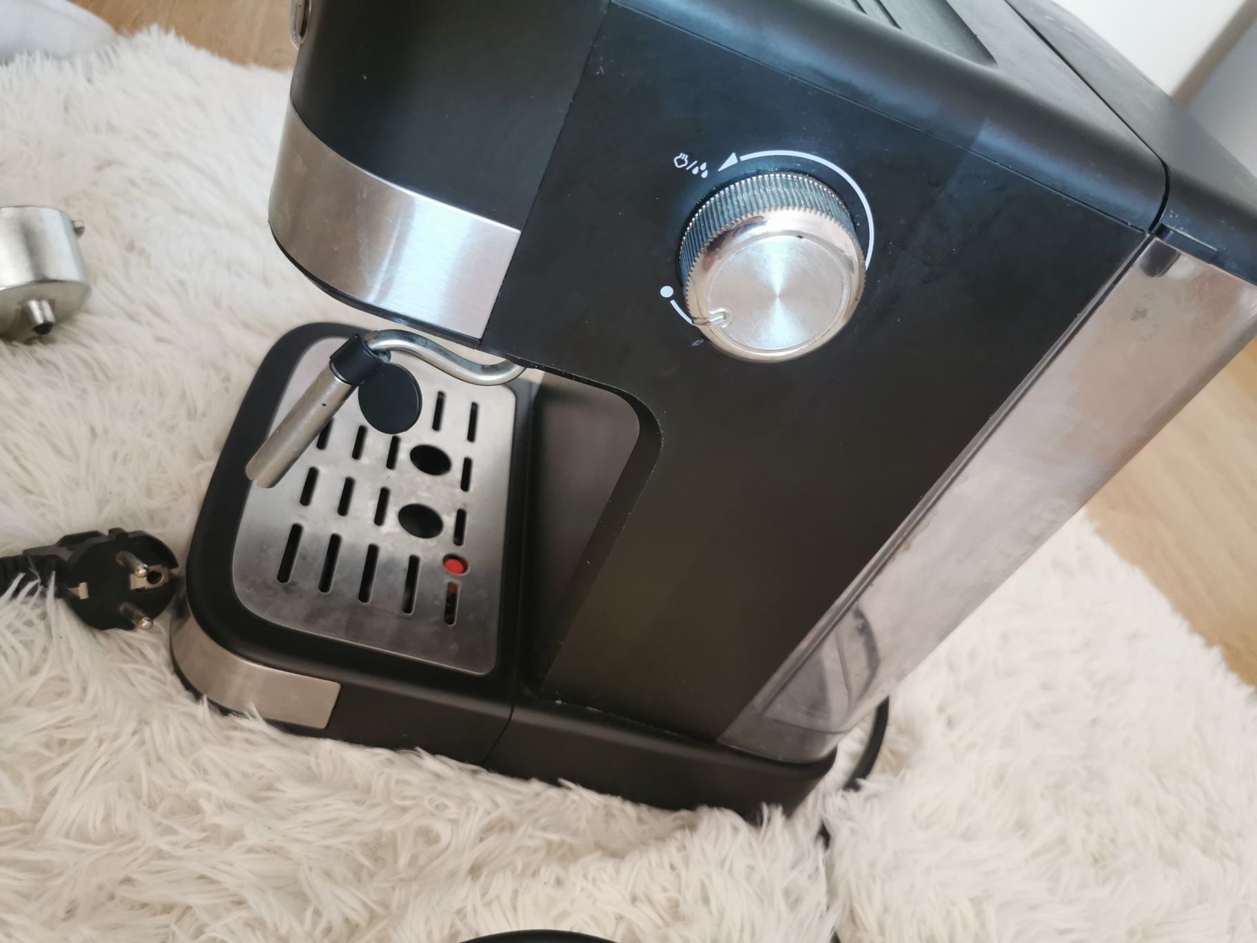 Ekspres kolbowy SilverCrest SEM 1050 B3 ciśnieniowy