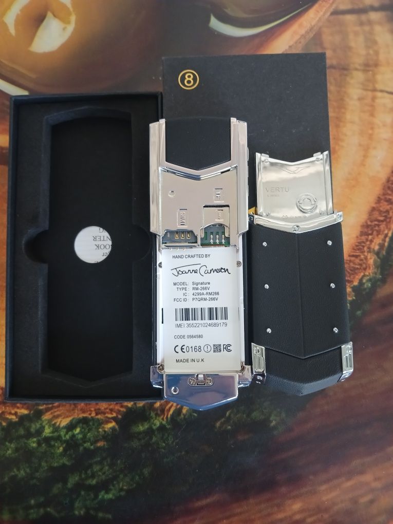 Продам Vertu Signature