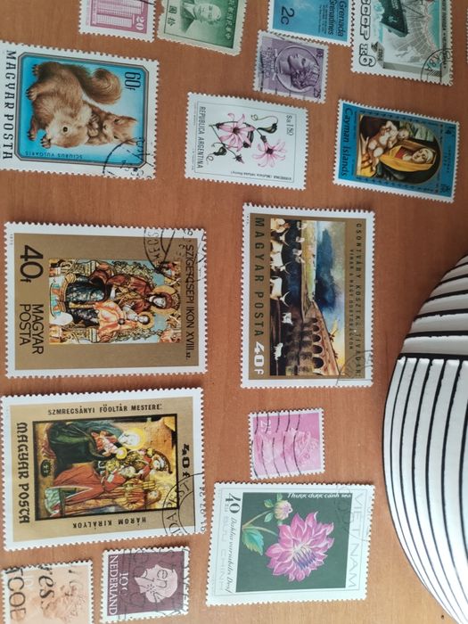 Znaczki pocztowe z różnych stron świata