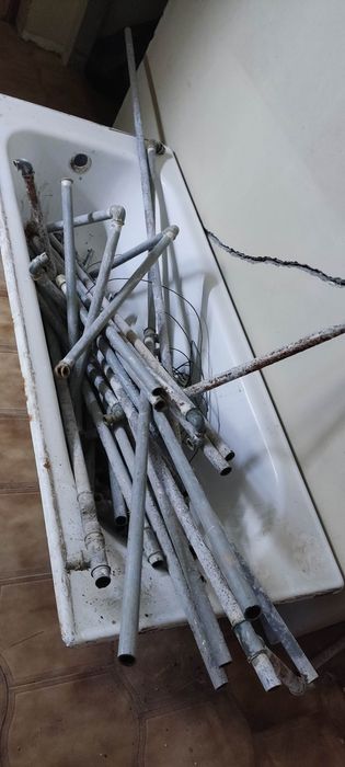 Banheira em ferro, com tubos