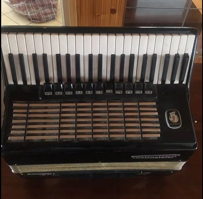 Akordeon klawiszowy Weltmeister Stella, 120 basow