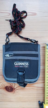 Torebka na piersi lub pasek do paszportów Guinness