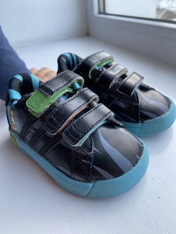 Оригінальні шкіряні кросівки Adidas, 22 розмір
