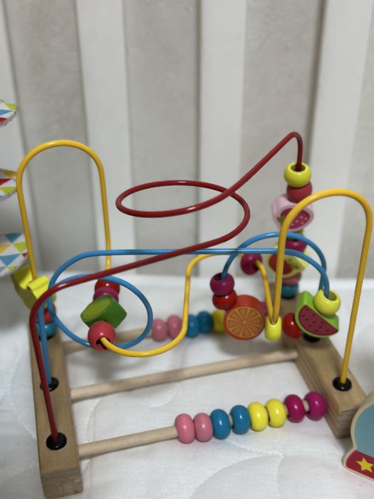 Розвиваючі іграшки монтессорі