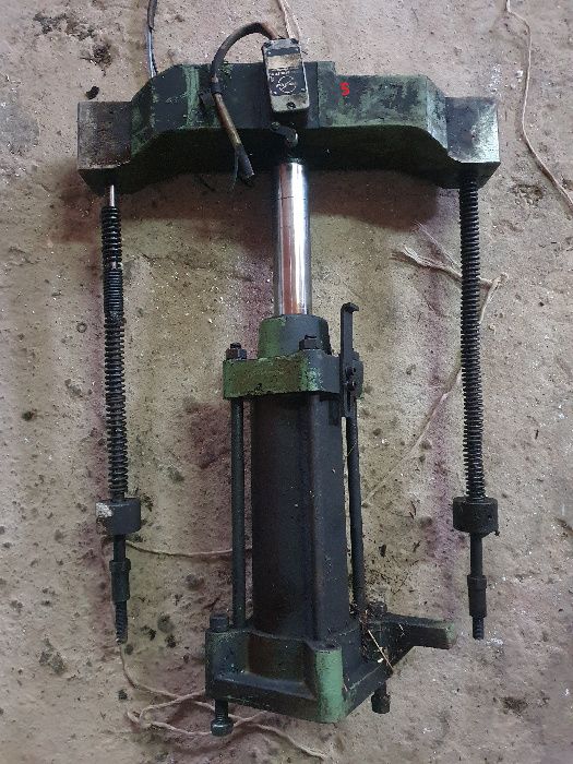Prasa hydrauliczna osprzęt siłowniki silniki zbiornik rozdzielacz