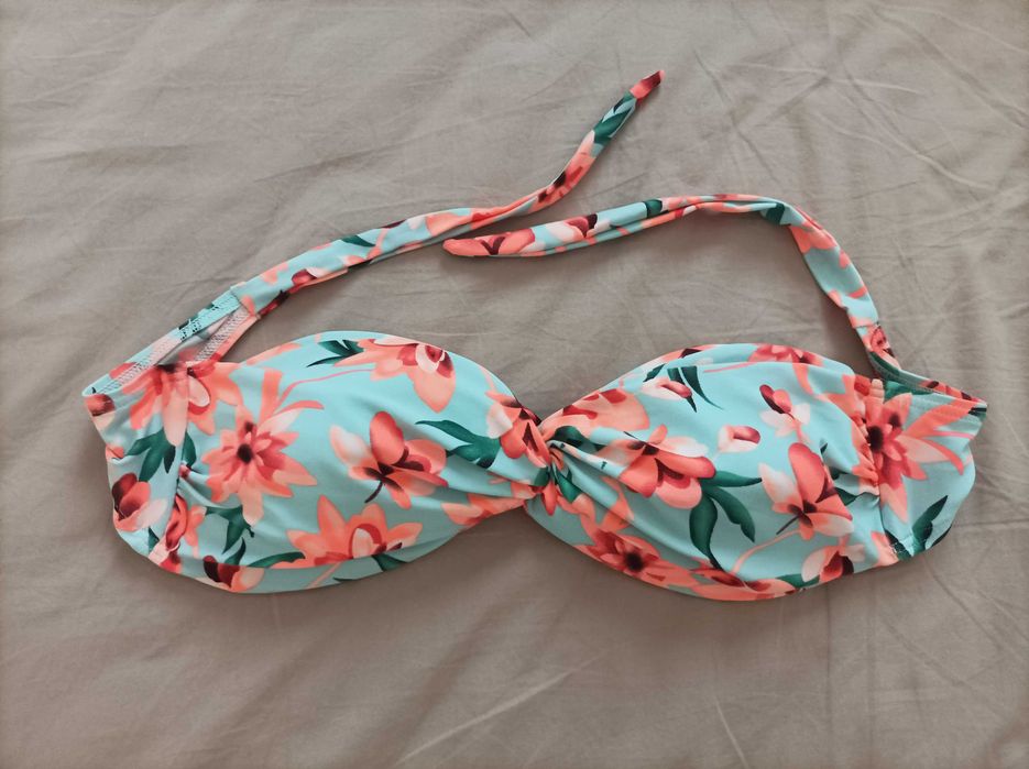 Góra od bikini stroju kąpielowego w kwiaty Atmosphere 36 S