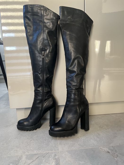 Шикарні шкіряні ботфорти на зручному каблуці розмір 40 (26 см)