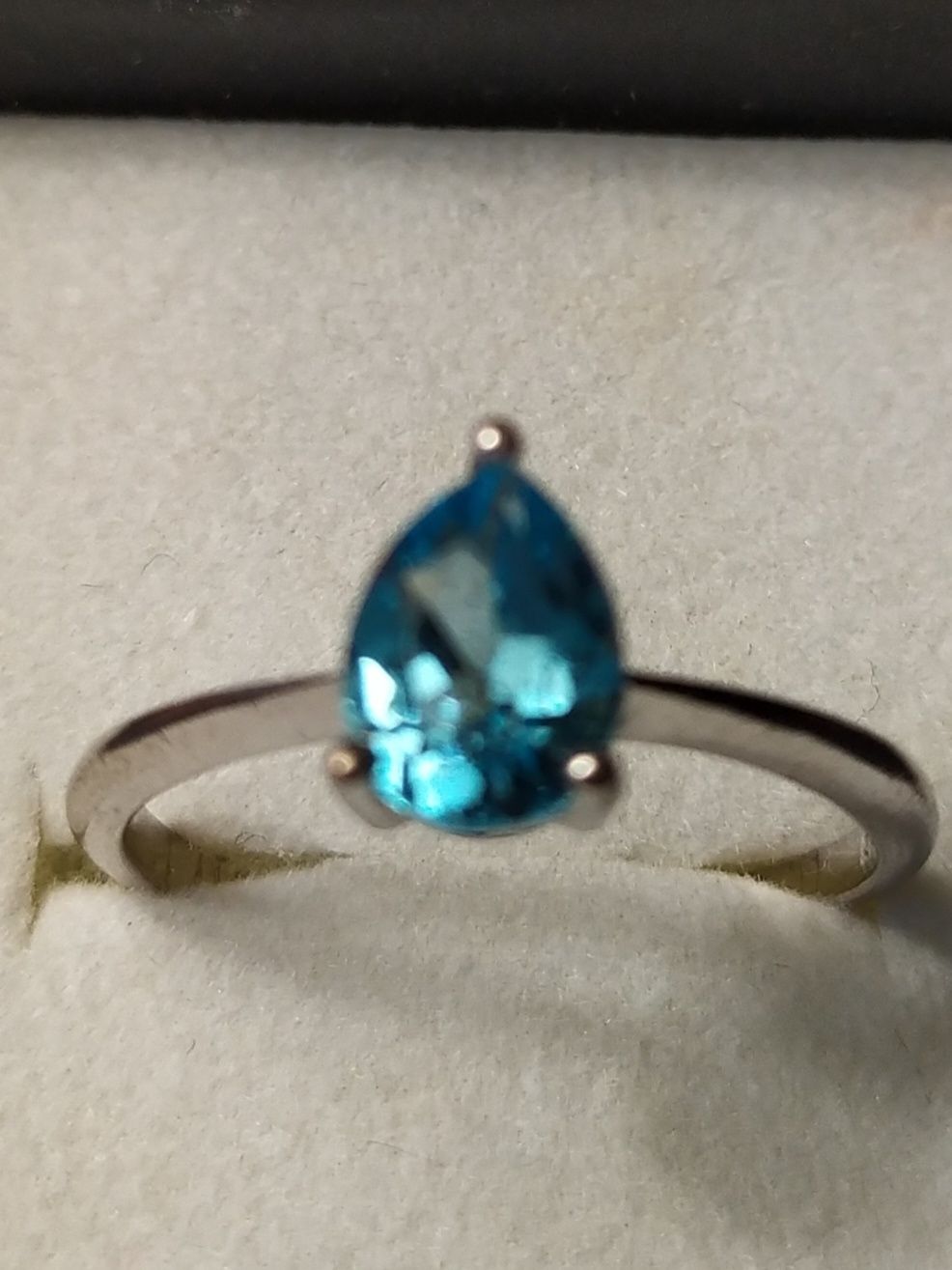Серебряное кольцо с топазом.