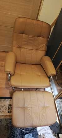 Vintage Fotel rozkladany z podnóżkiem