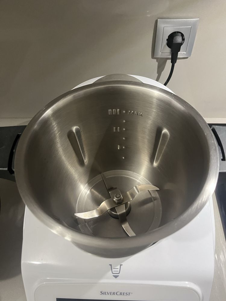 Vendo Monsieur cuisine connect com pouco uso como nova