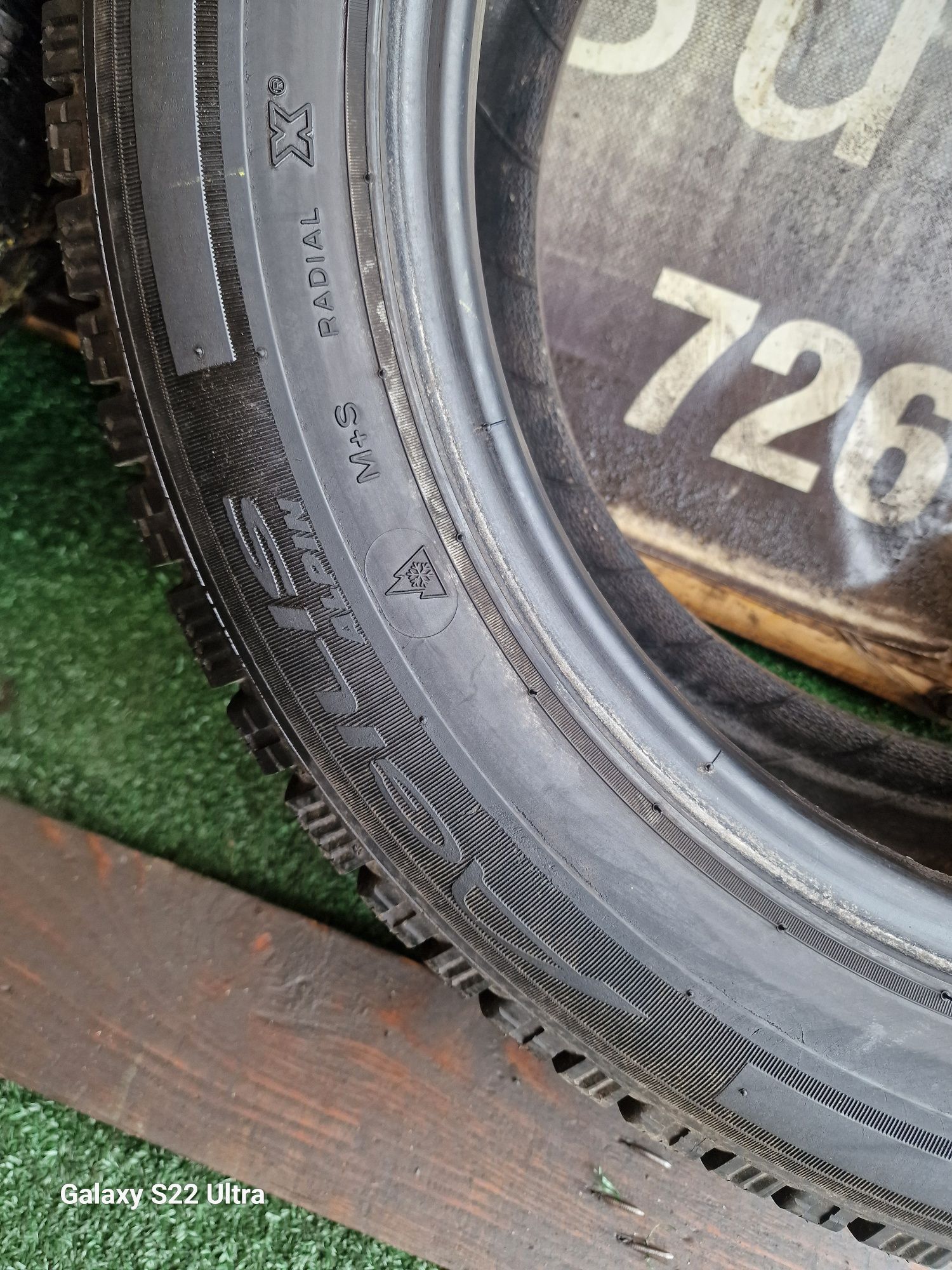 Opony zimowe 215/60/17C Michelin wzmacniane Para 9mm jak Nowe