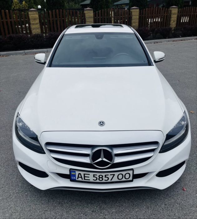 Продам Mercedes-Benz C300 9G-Tronic 2018 года