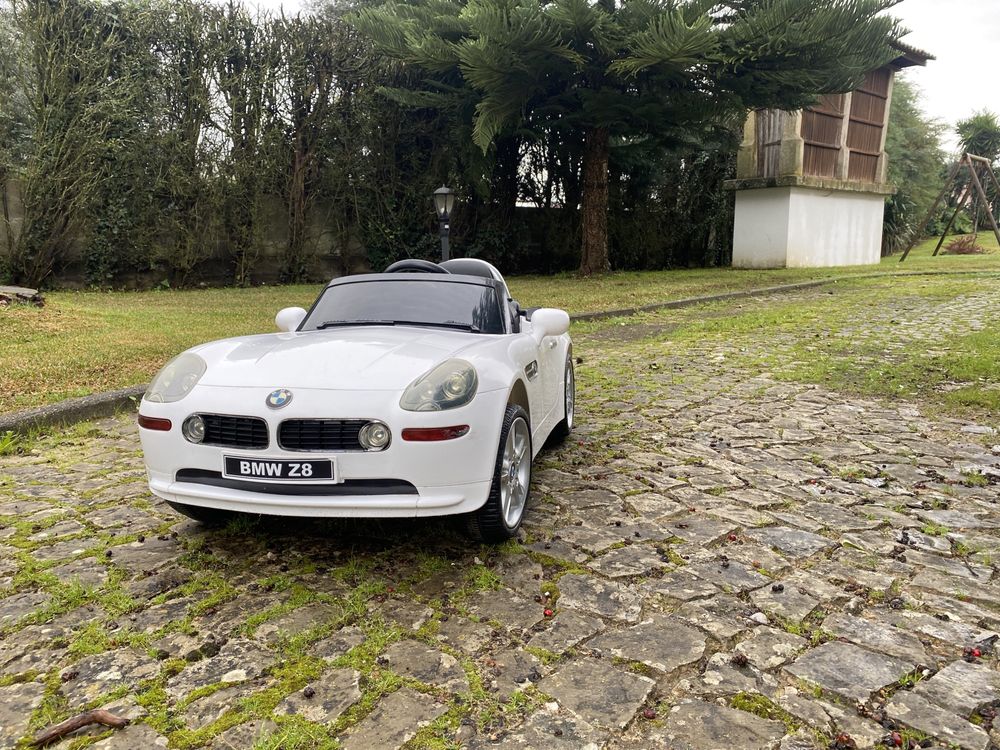 BMW Z8 - Carro criança eléctrico