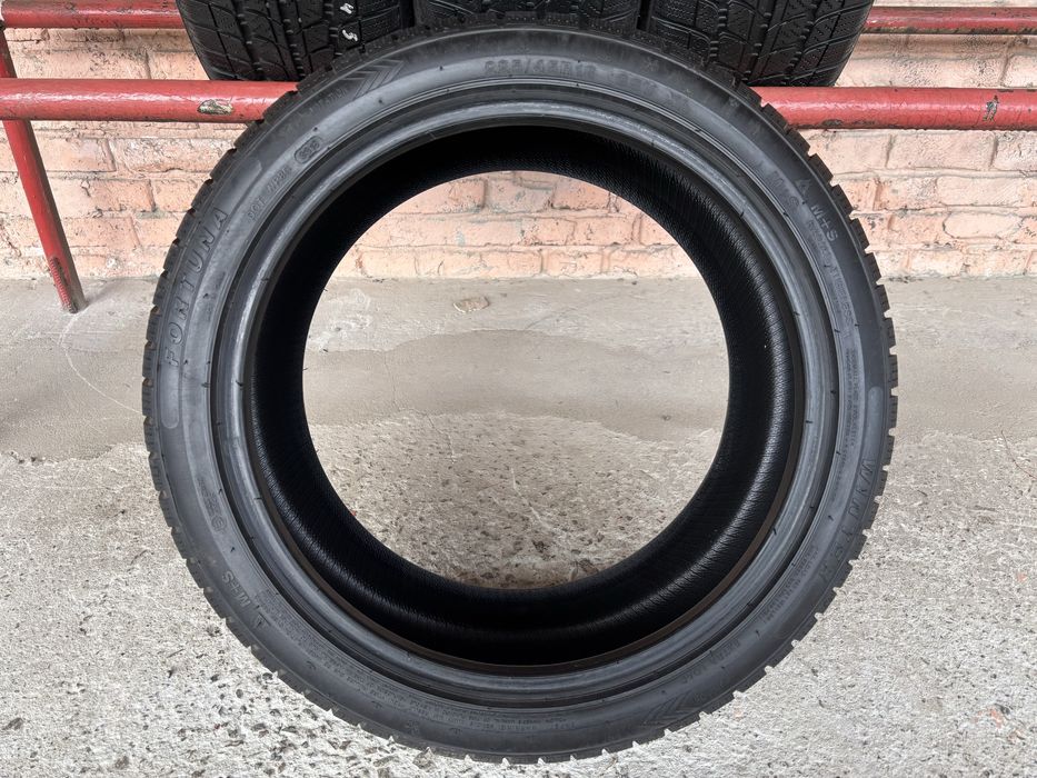 Комплект зимових шин 225/45R18