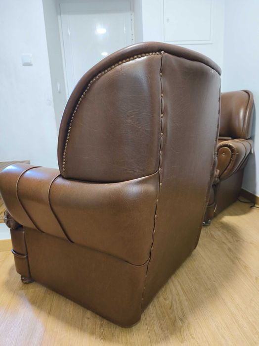 2 Poltronas em Pele Super Confortável