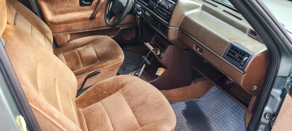 Volkswagen Jetta.  1,6 Бензин. Кпп автомат