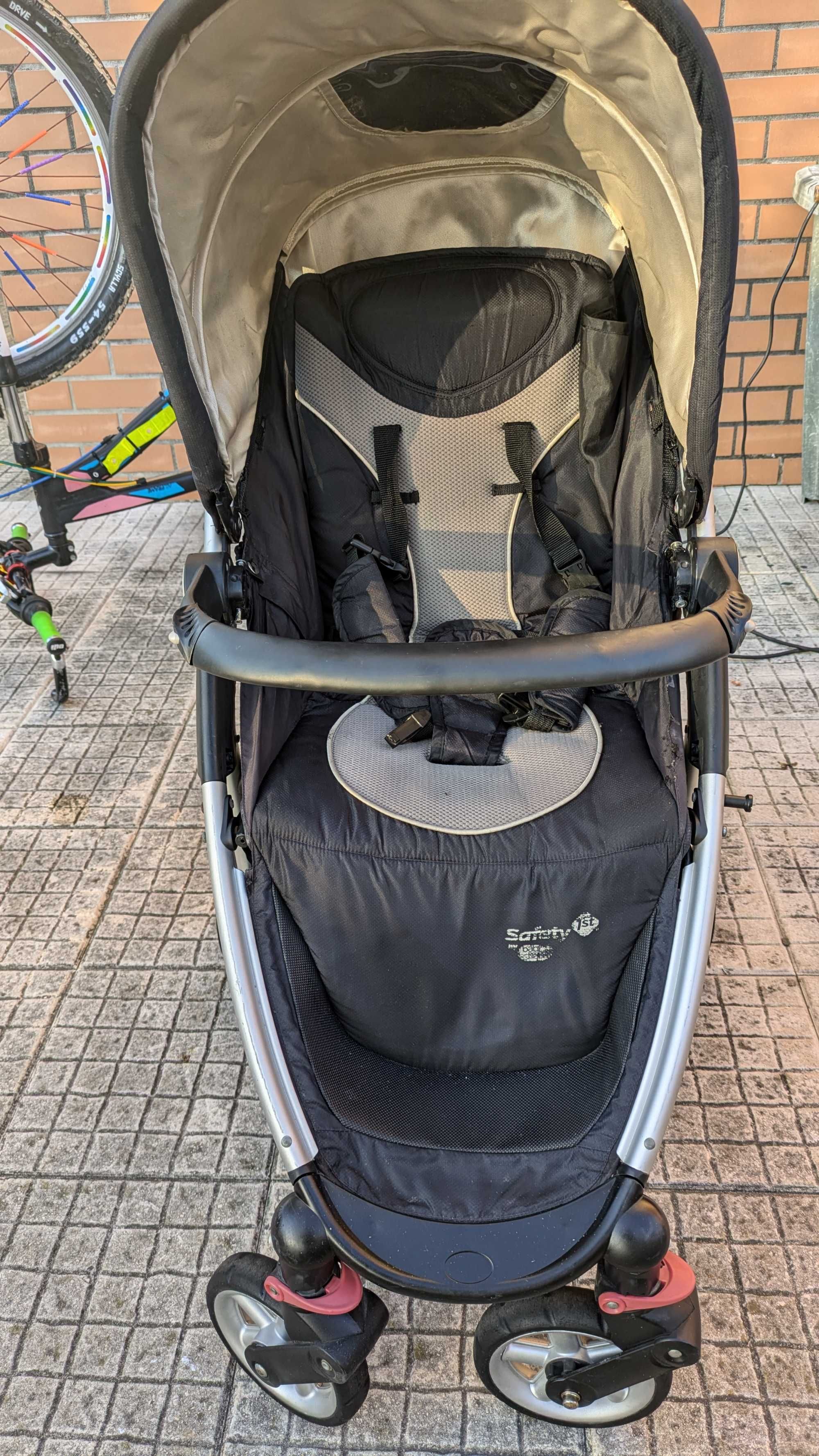 vendo  2 mochilas de rapaz ) + ( 2 carrinhos de bebé