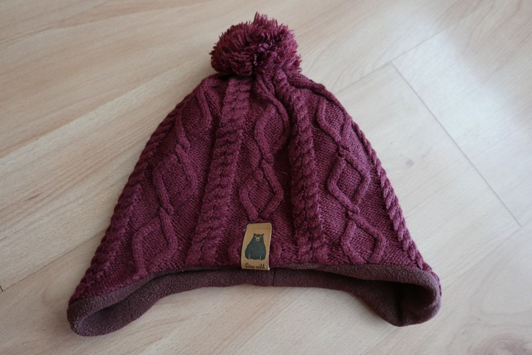 Zimowa czapka burgundowa z misiem dla niemowalka
