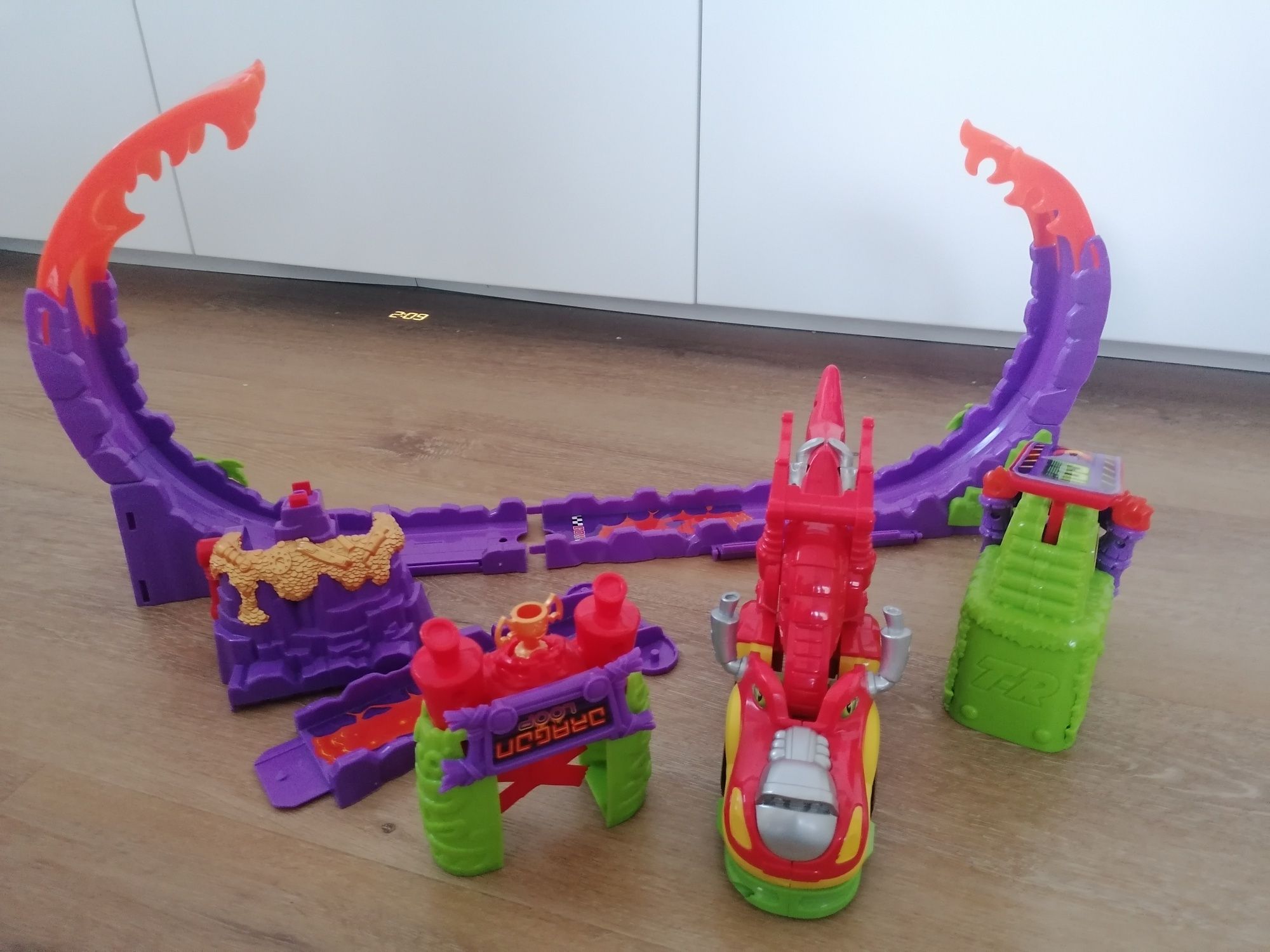 T-Racers Dragon Loop Zestaw z wyrzutnią Magic Box