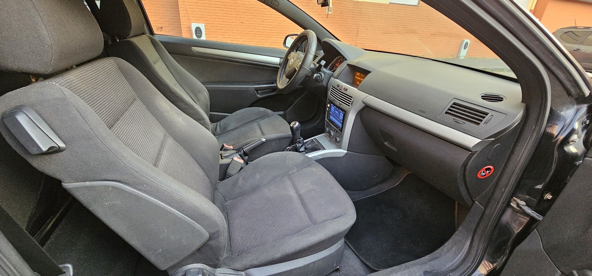Opel astra GTC 1.7 cdti impecável 07
