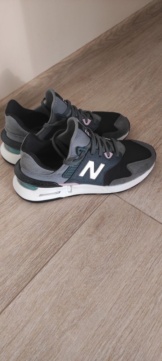 Sneakersy New Balance rozm. 39