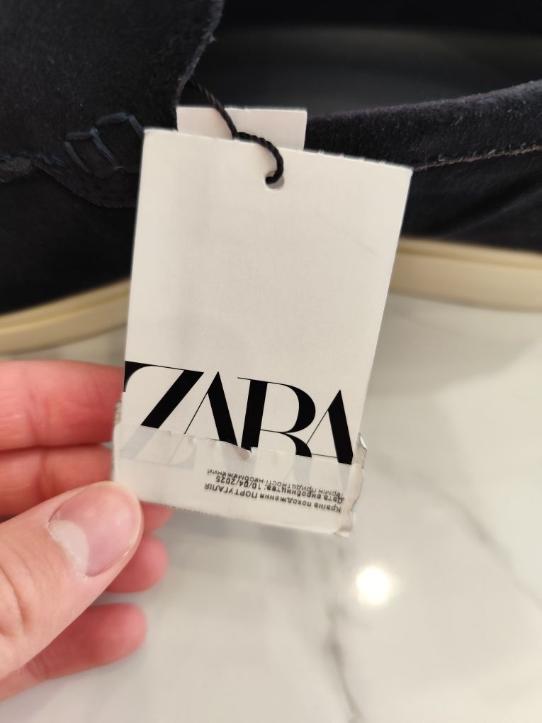 Замшеві лофери Zara
