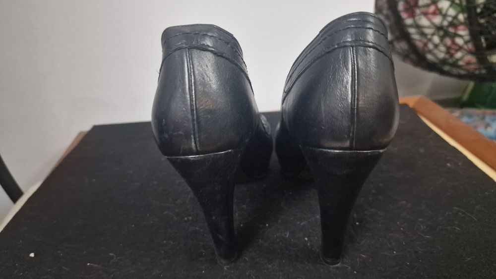 Sapatos pretos de salto n 39