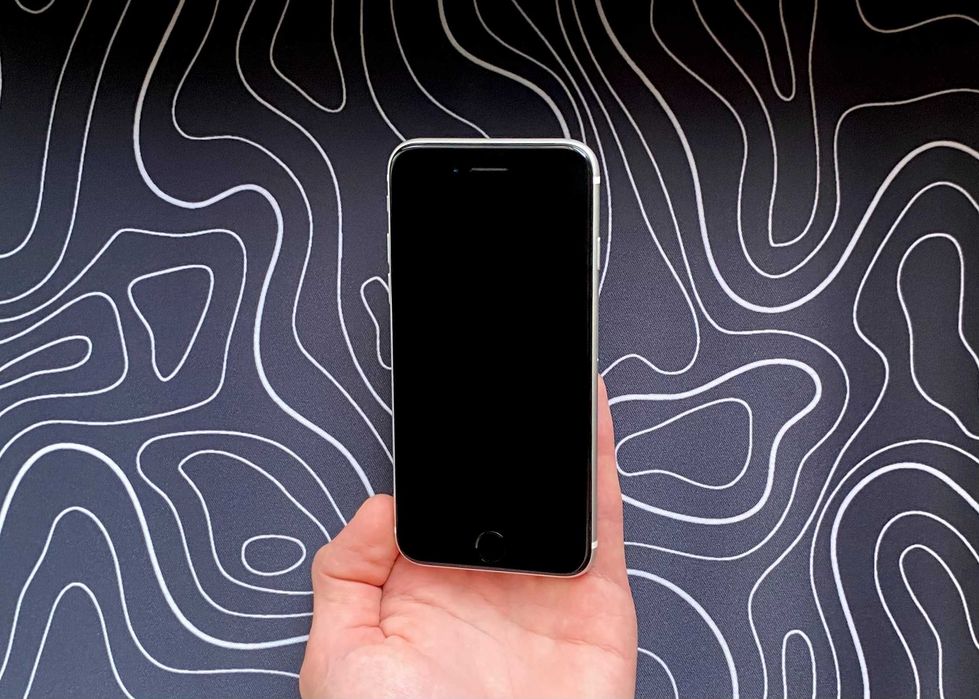 Превосходный iPhone SE 2022 - 128 гб - 92% АКБ - NEVERLOCK - STARLIGHT