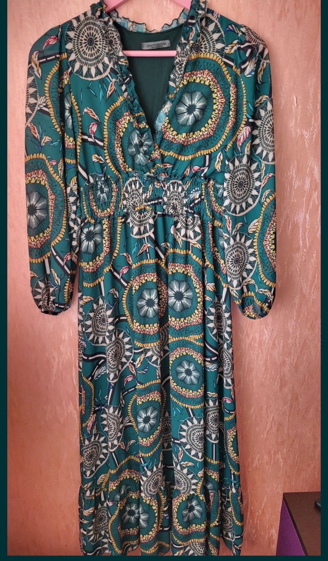 Платье оборки Италия Emporium L-XL декольте вырез