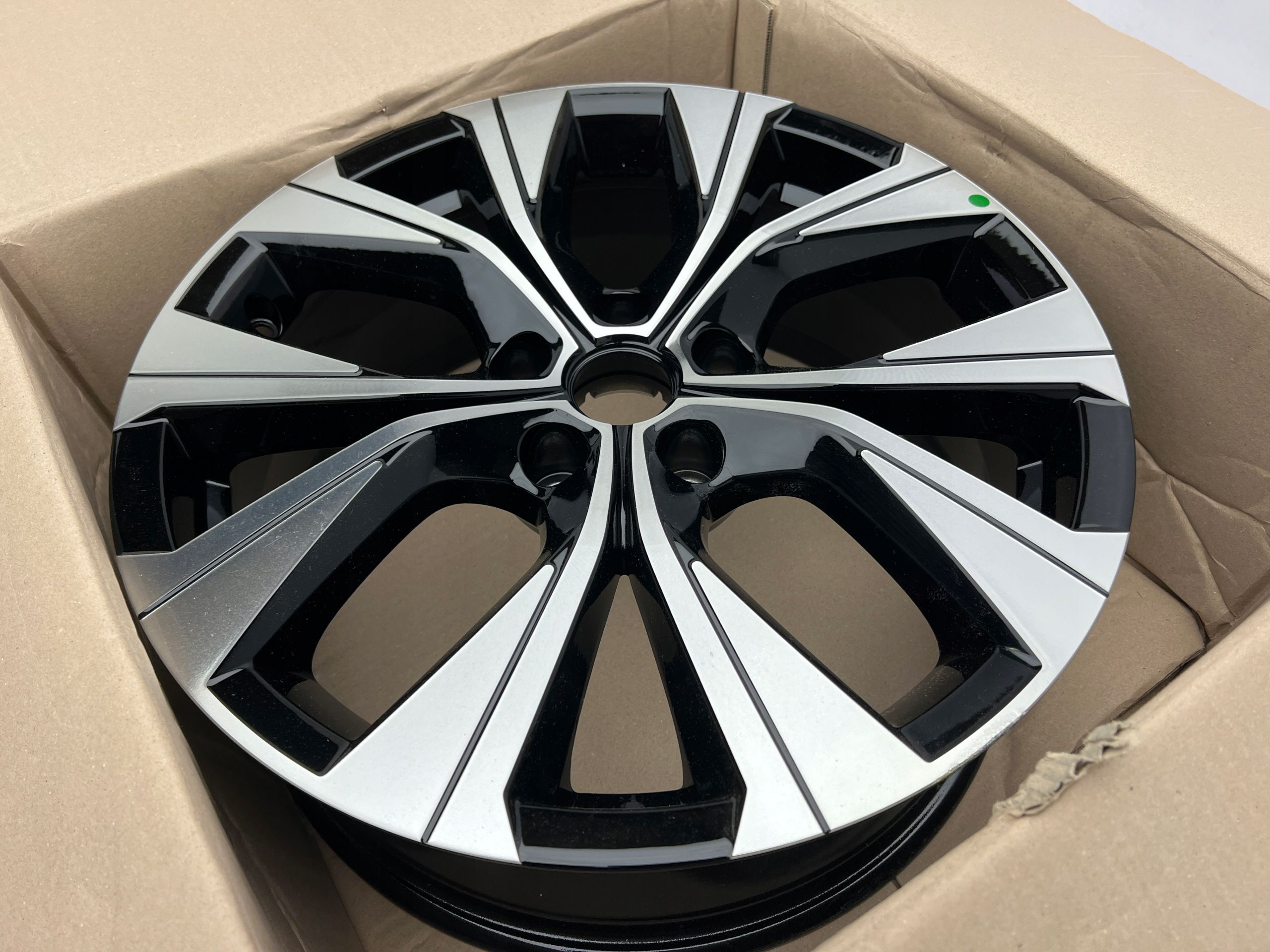 Renault Arkana Captur II Felga koło 7Jx18 ET35 5x114.3 oryginał N