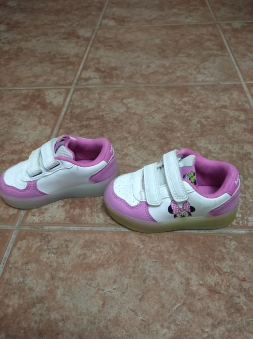 Sapatilhas com luzes da Zippy tamanho 21