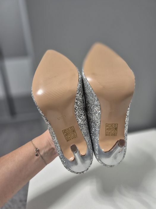 Блестящие туфли на шпильке