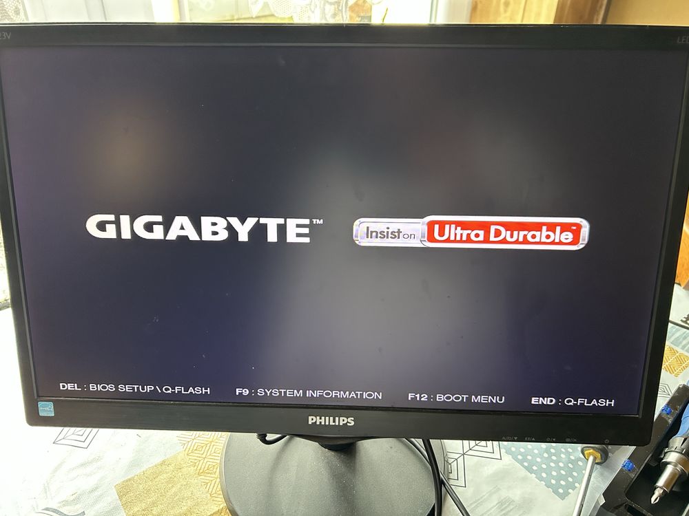 Monitor Philips 223V5L