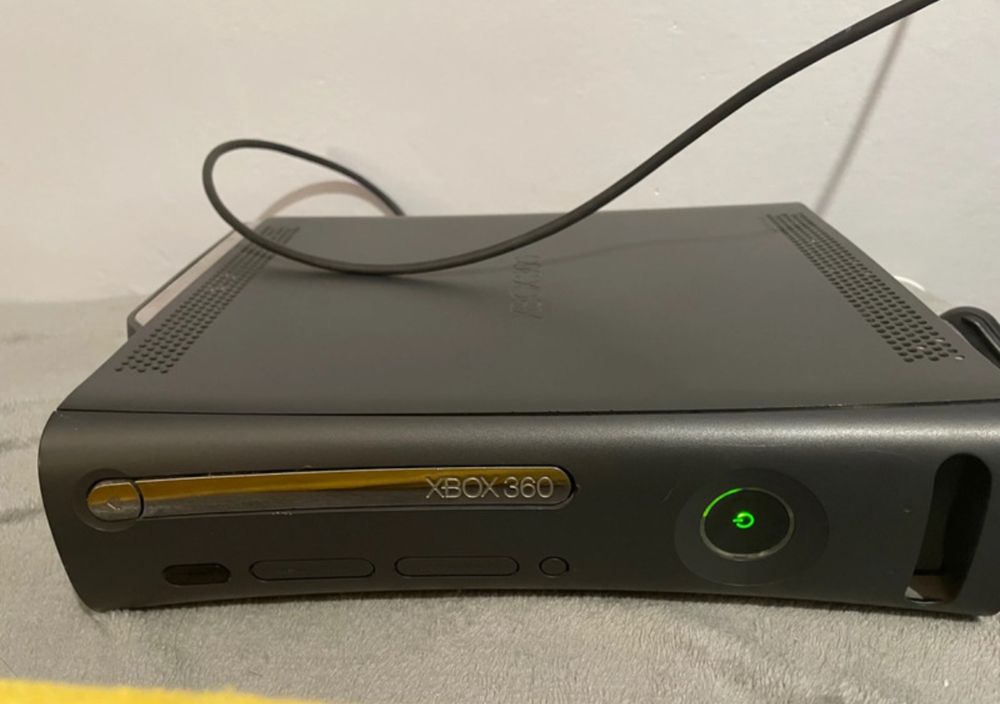Xbox 360 + kinect + 2x pad + gry