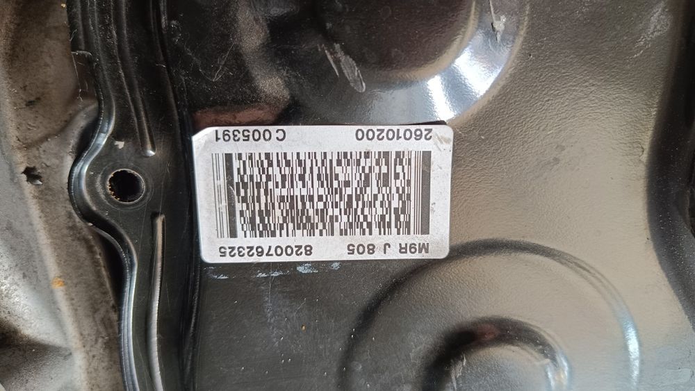 Silnik  Renault Laguna 3 2.0 dCi M9R J805 goły słupek