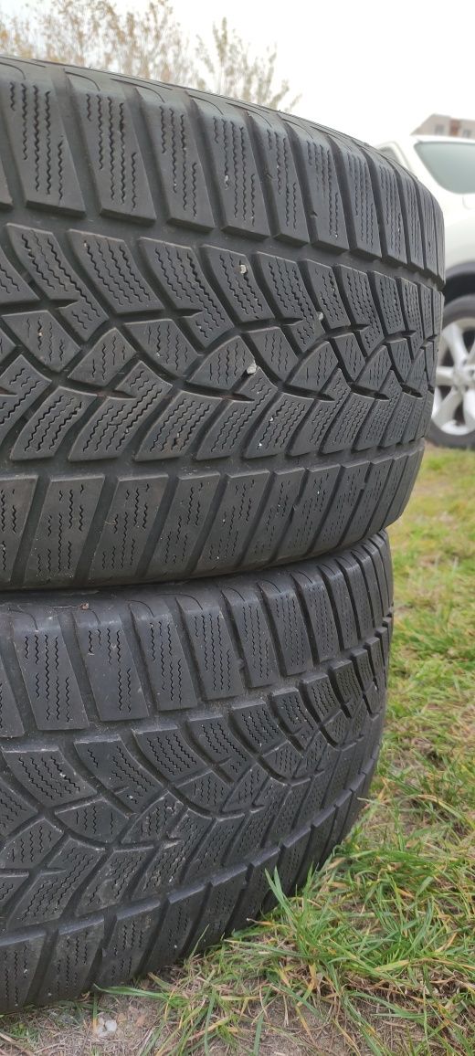 Opony zimowe z 2020r 235/45/18 Goodyear N