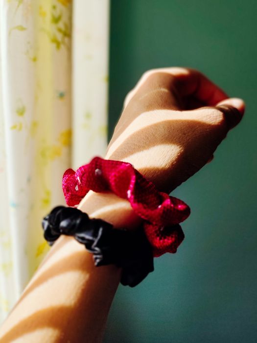 Gumka scrunchie, jedwab 100%, czarna