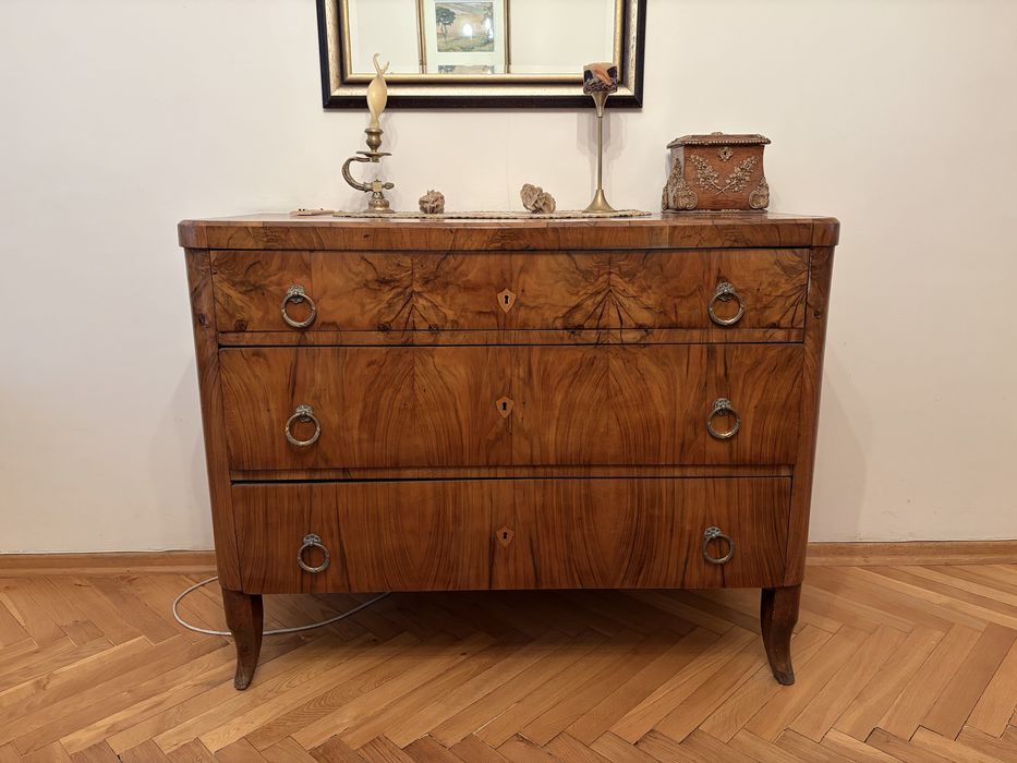 Piękna komoda z czeczotki w dobrym stanie