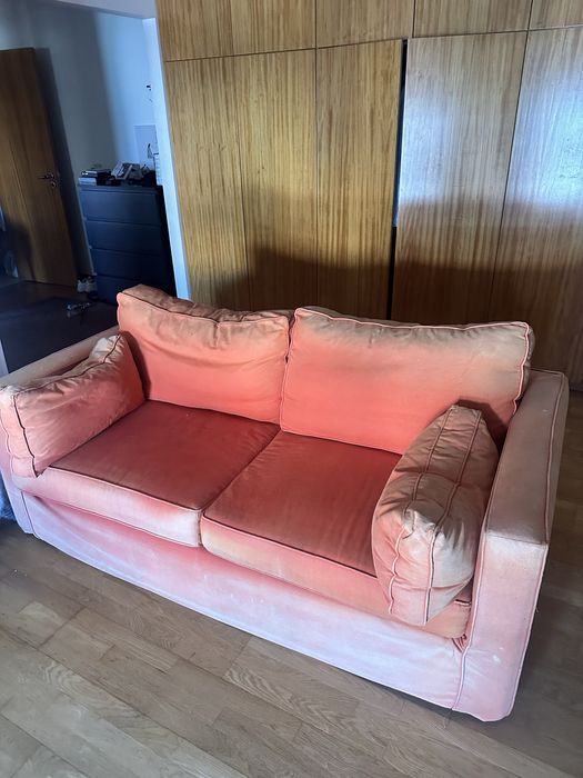 Sofa laranja, para recolha em Viana do Castelo