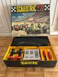 Scalextric GP22 1968 pista completa com dois Ferrari C-39 originais
