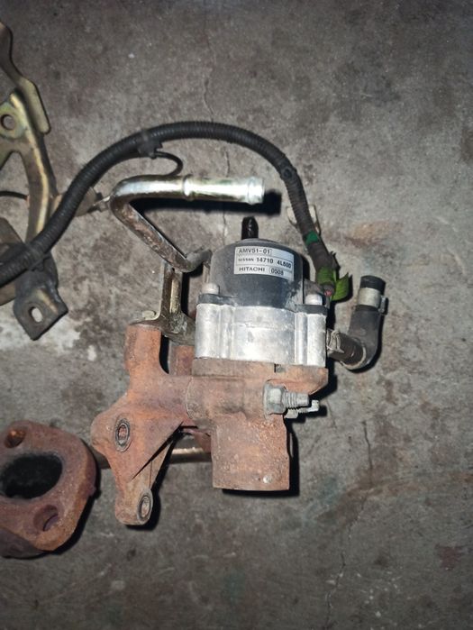 Выпускной коллектор и клапан EGR, Nissan Maxima a33, vq20de