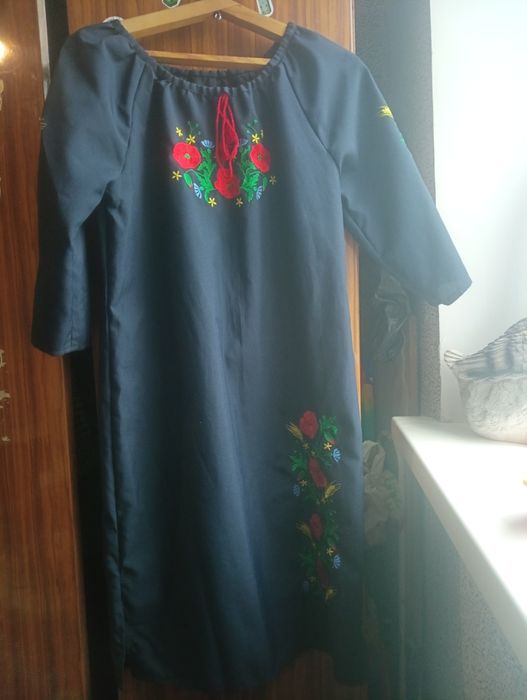 Продам вишиту сукню