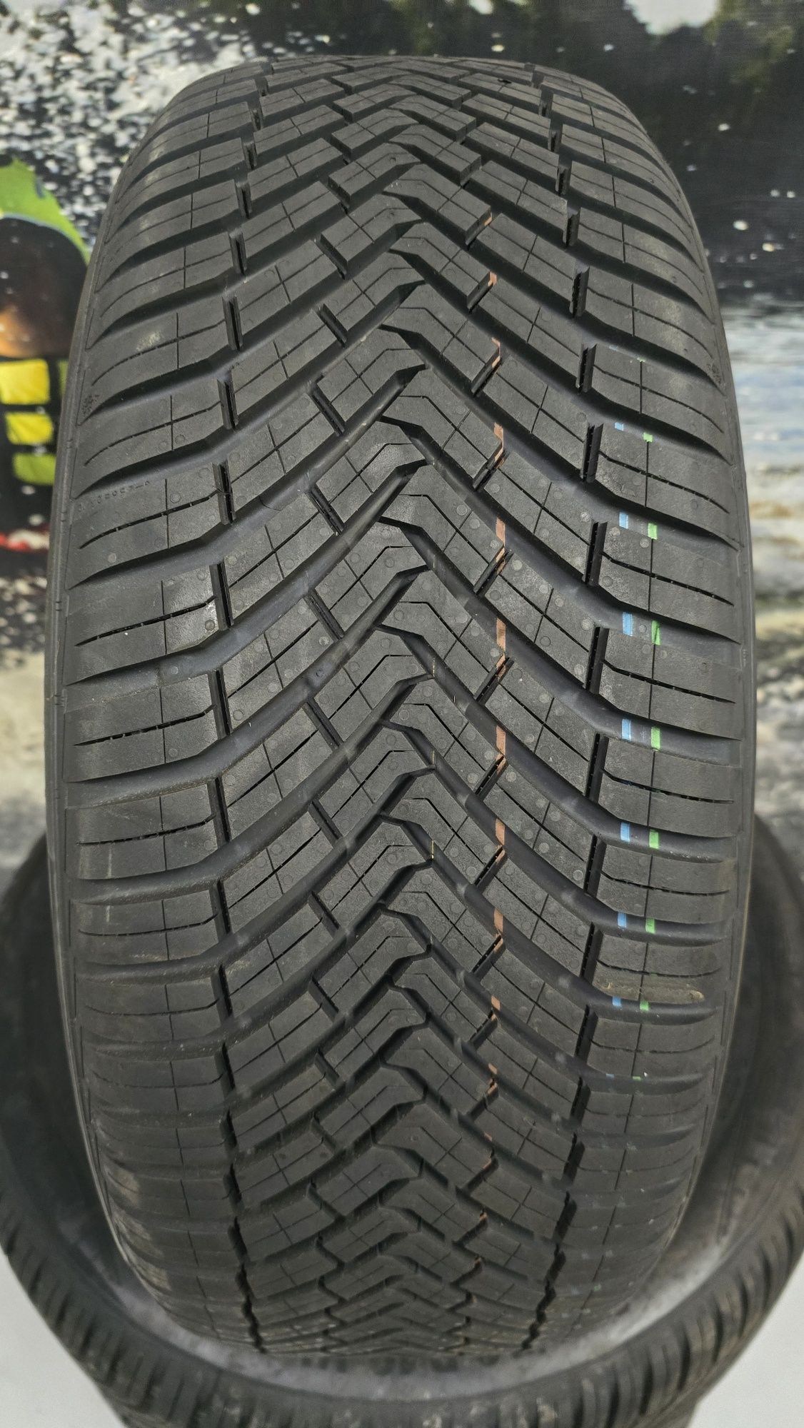 P22 4 x 225/50R18 Continental Allseason Contact 99W XL wielosezonowe
